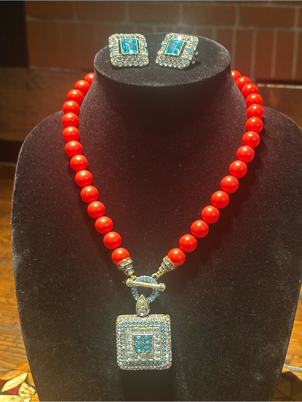 Heidi Daus “ Tantalizing Trio” Beaded Toggle Necklace/Swarovski Omega Earrings